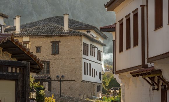 Orasul cu cele mai multe cladiri istorice din Romania. Cum incearca patru studenti la Arhitectura sa promoveze casele vechi