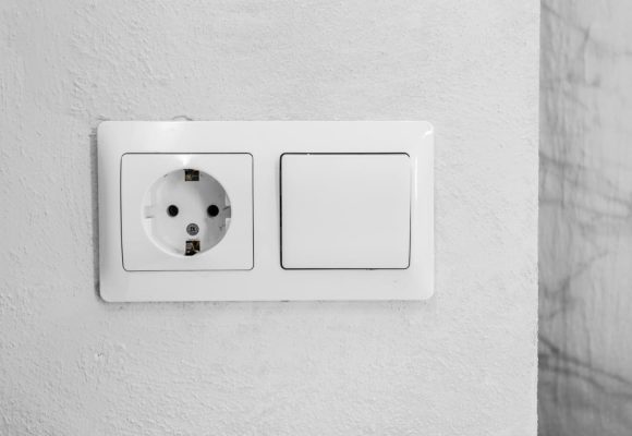 Cum să asortezi ramele pentru prize cu decorul interiorului tău