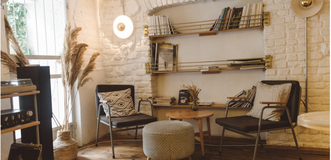 Culori pentru o sufragerie cu aer rustic-elegant – sfaturi pentru alegeri mereu corecte când vine vorba de mobilier